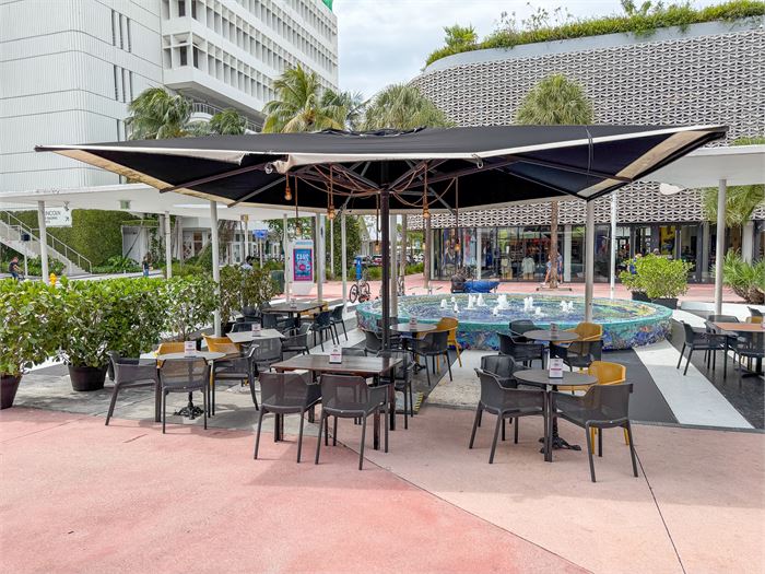 LARGE ☂️🌴 POGGESI COMMERCIAL PATIO UMBRELLA WITH STEEL BASE 🌴☂️