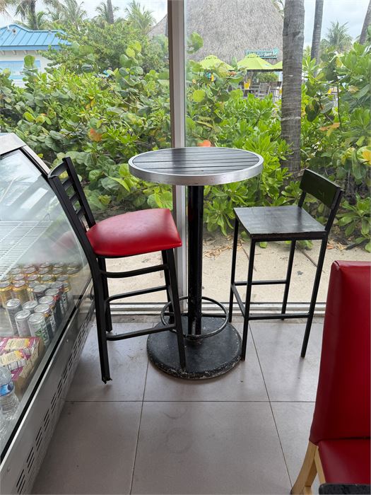 🔥 PUB HEIGHT ROUND TABLE WITH (2) BAR STOOLS 🔥