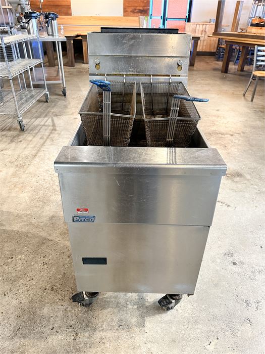 Pitco® SG18 Natural Gas 75 lb. Stainless Steel Floor Fryer RETAIL $4,386.00