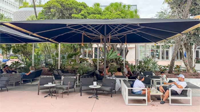 LARGE ☂️🌴 POGGESI COMMERCIAL PATIO UMBRELLA WITH STEEL BASE 🌴☂️