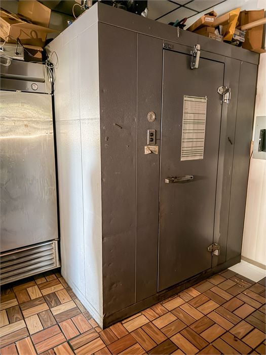 ❄️ Norlake 6' x 6' Self-Contained Walk-In Refrigerator with Shelving