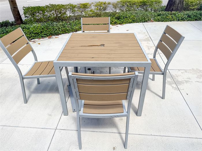 🪑🌞 Commercial Outdoor Patio Dining Set – (1) Square Table & (4) Matching Chair