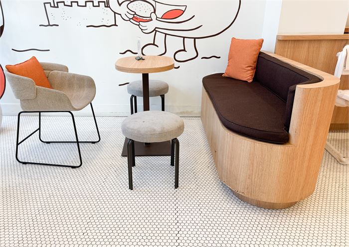 2ndsupply.com - Designer Combo Lot: (1) One Sofa, (1) One Table, (1 ...