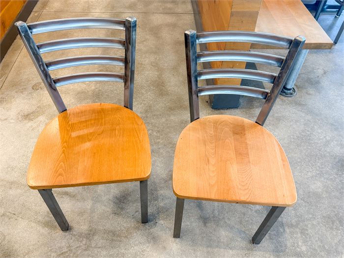 🪑🍽️ Lot of (2) Commercial Ladder-Back Restaurant Chairs