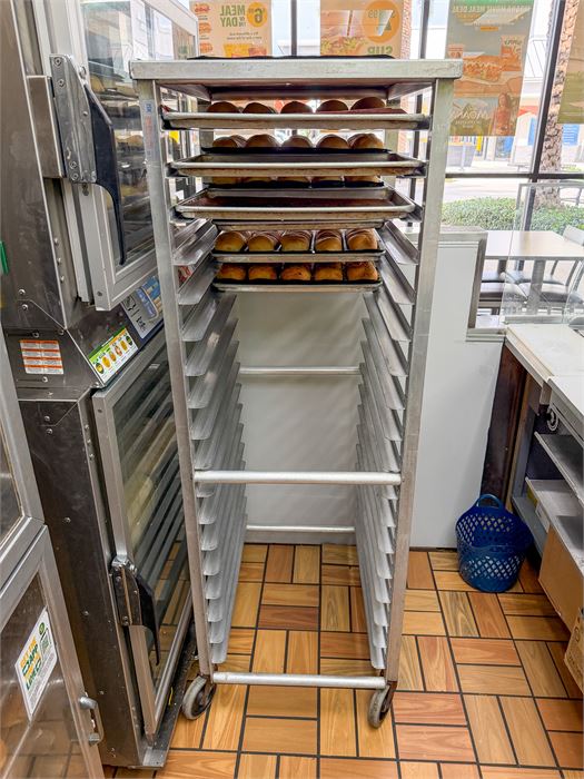 🥖 Full-Size Aluminum Pan Rack with Sheet Pans