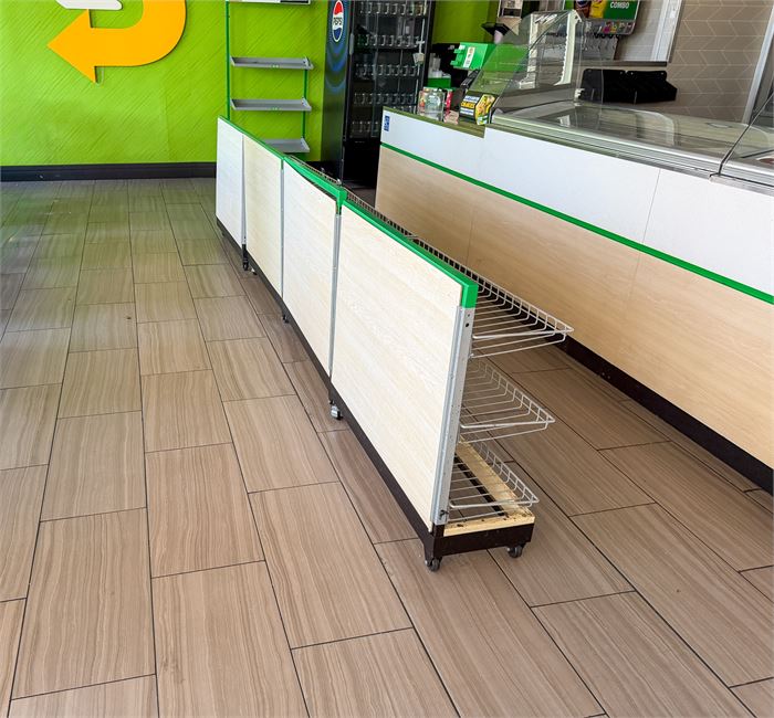 🥖 Subway Customer Queue Barrier / Mobile Merchandising Divider System