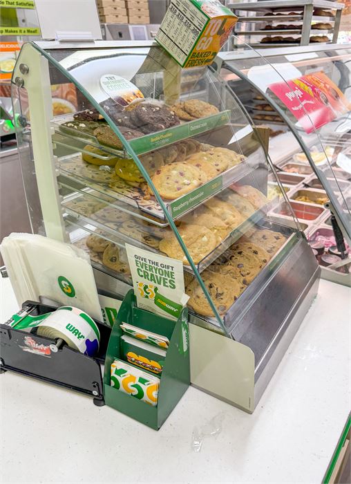 🍪 Curved Glass Countertop Cookie Display Merchandiser