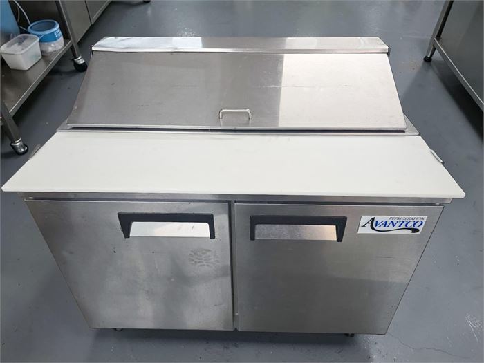 🥪❄️ AVANTCO 48" TWO-DOOR REFRIGERATED SANDWICH PREP TABLE ❄️🥪