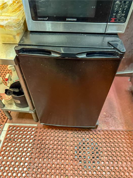 Compact Commercial Countertop Freezer