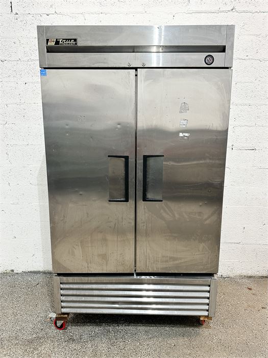 True T-43F-HC 47" Two Section Reach In Freezer, (2) Solid Doors, 115v