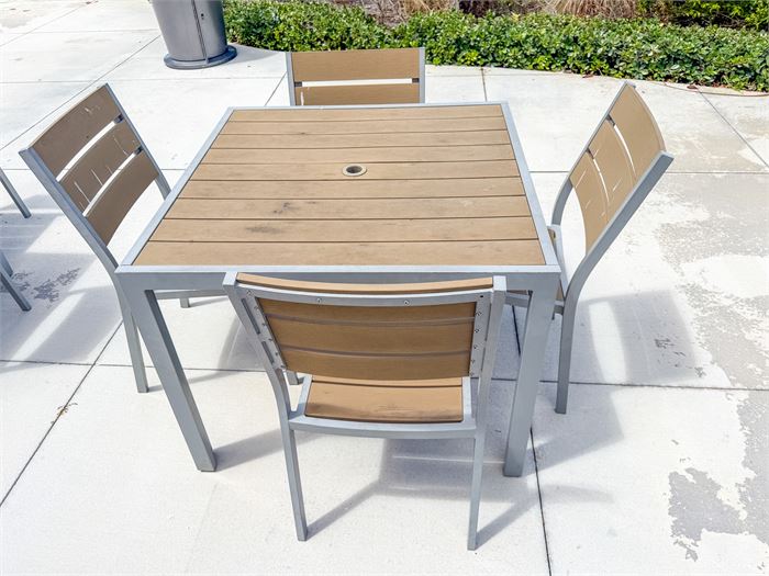 🪑🌞 Commercial Outdoor Patio Dining Set – (1) Square Table & (4) Matching Chair